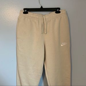 NWT Nike Sportswear Club Fleece sweatpants